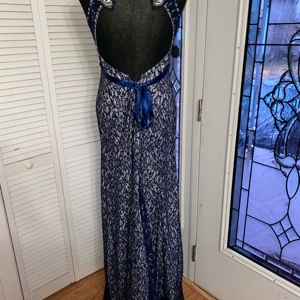 Dress - Picture 5 of 12